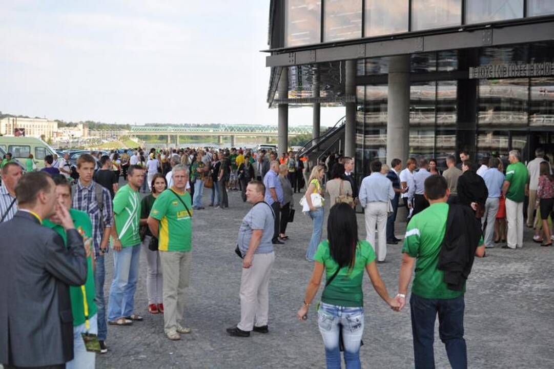 Tūkstančiai kauniečių traukė į "Žalgirio" areną