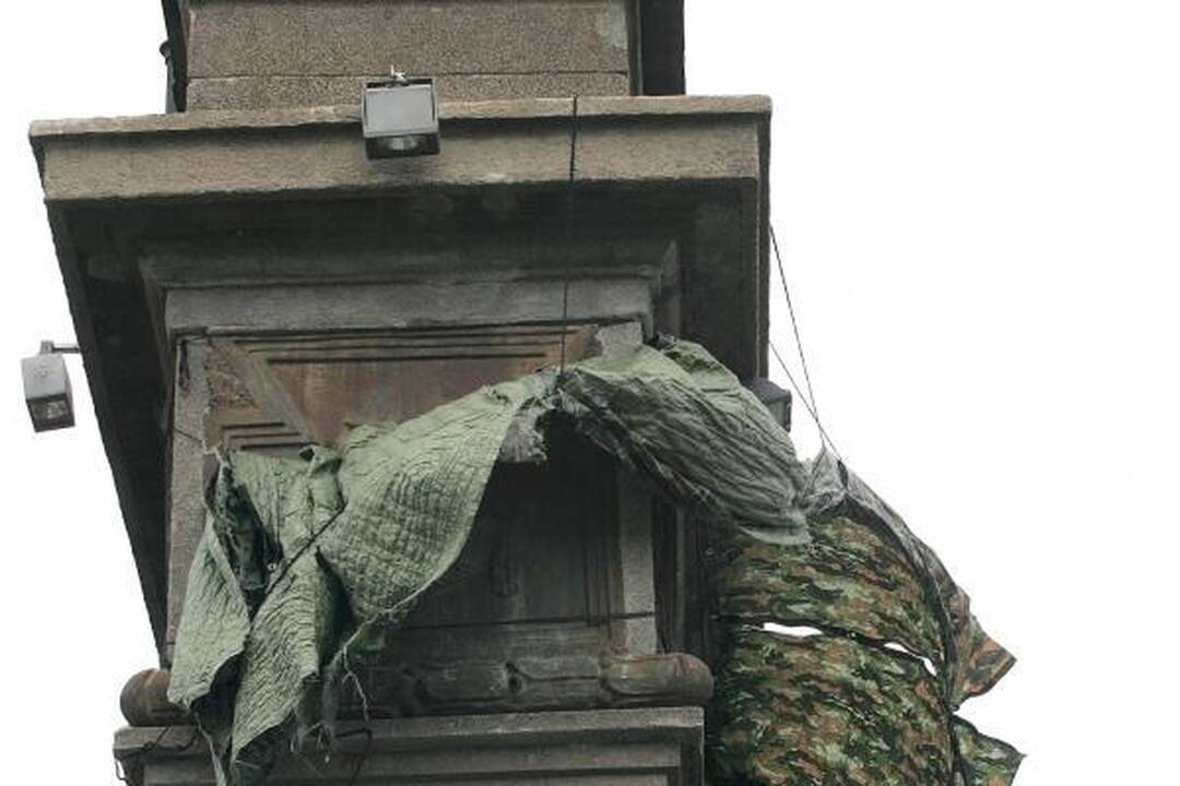 Valdžiai parūpo uždengti sovietinius Aleksoto tilto simbolius