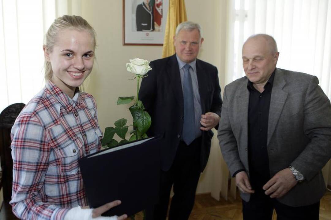 „Fortūnos“ krepšininkėms – miesto vadovų gėlės