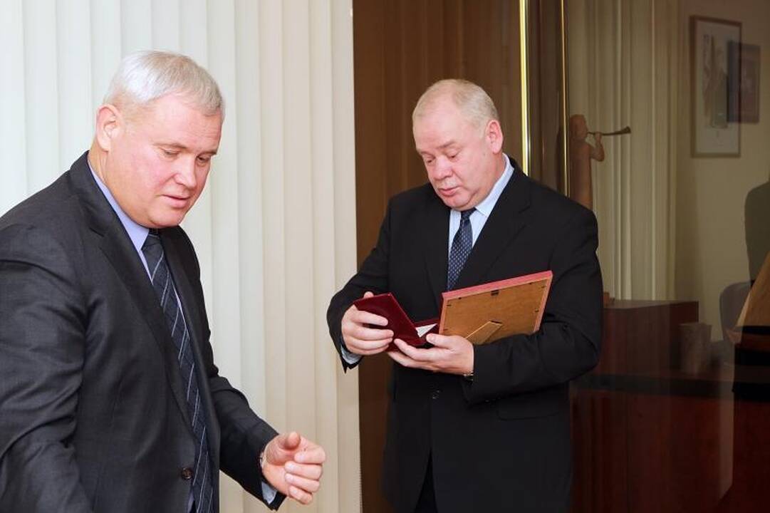 Buvusiems pareigūnams - savivaldybės valdininkės darbo pasiūlymas