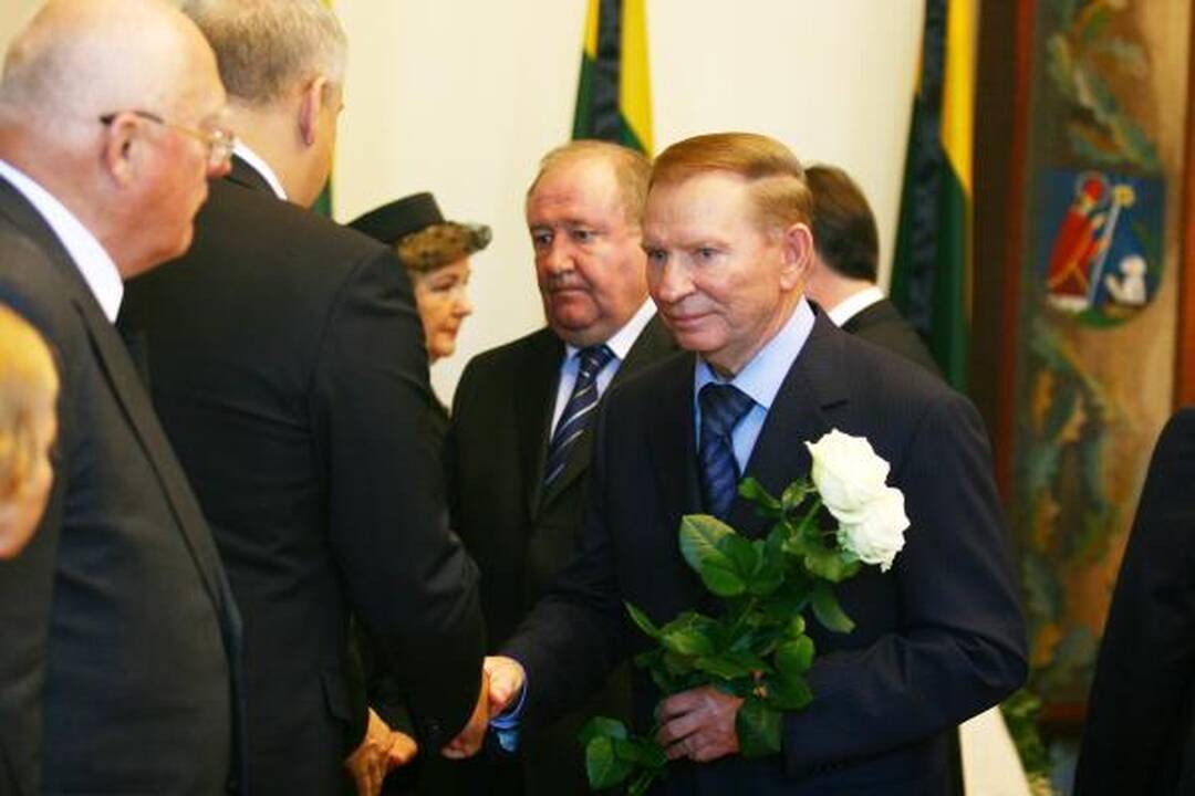 Valstybės vadovai tarė paskutinį „sudie“ prezidentui A.Brazauskui