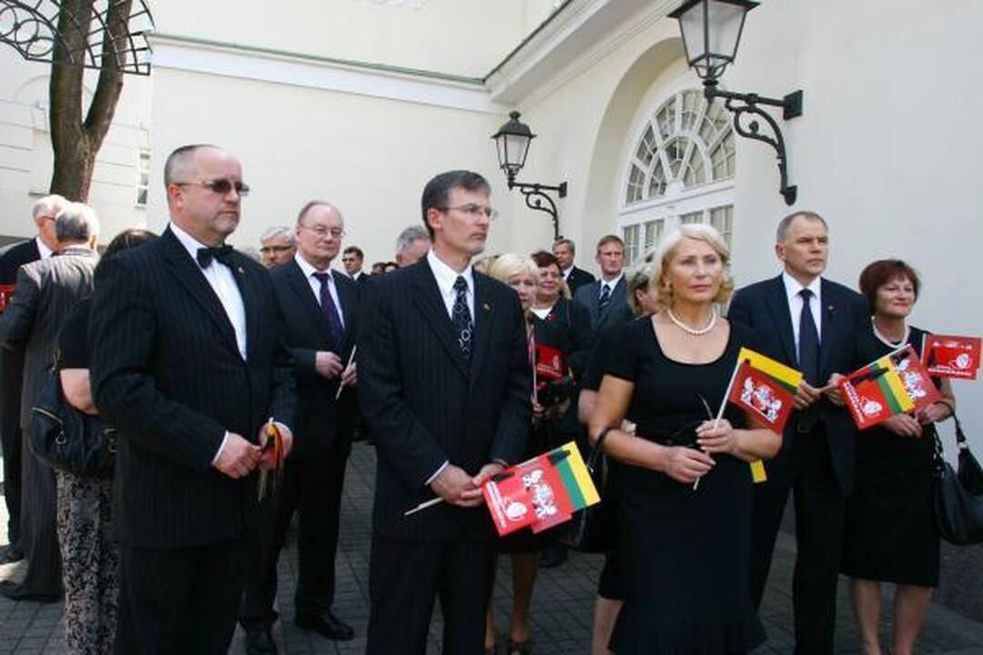 Valstybės vadovai tarė paskutinį „sudie“ prezidentui A.Brazauskui