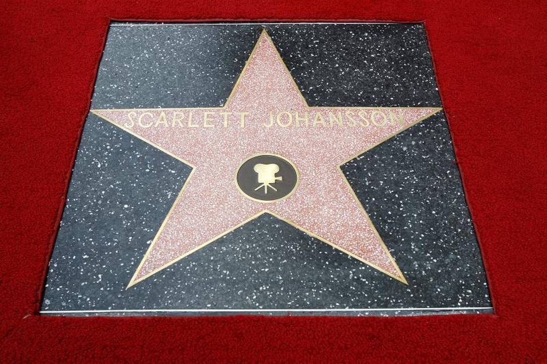 Scarlett Johansson gavo Holivudo šlovės žvaigždę