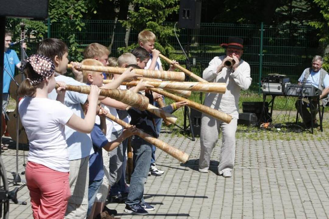 „Vėlungio“ stovykla  baigėsi dainomis   