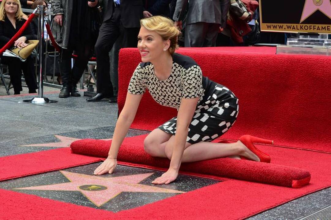 Scarlett Johansson gavo Holivudo šlovės žvaigždę