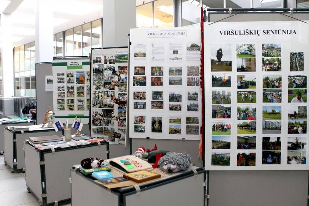 Vilniaus Savivaldybėje – seniūnijų nuotraukų ir darbų paroda