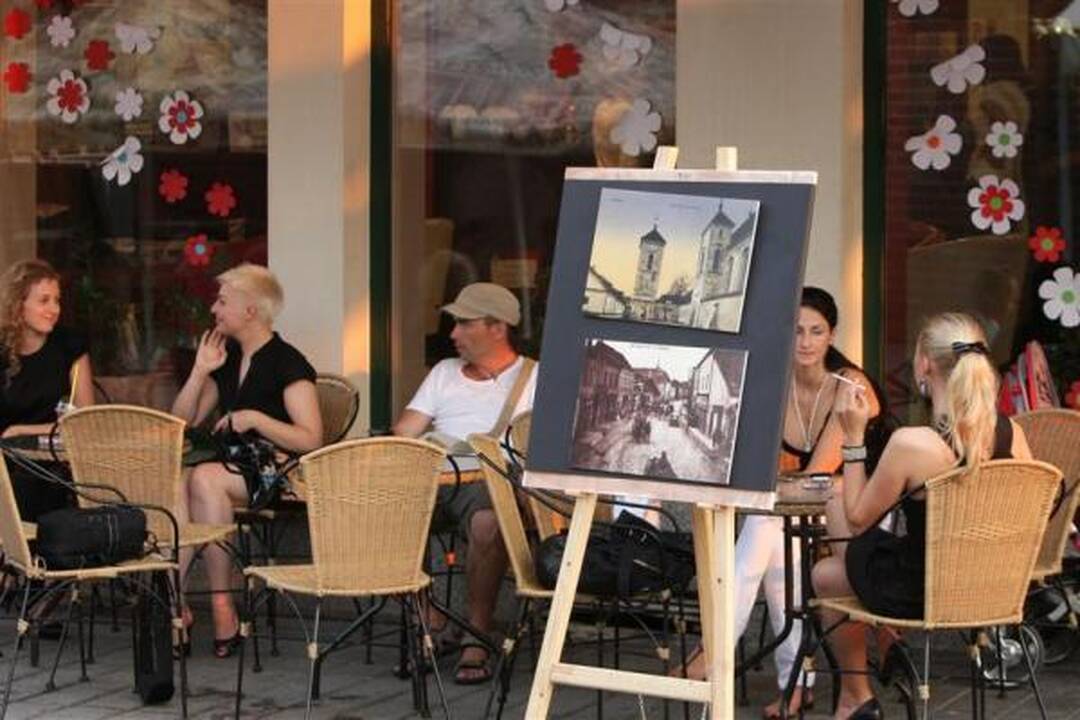 Senamiesčio šventėje – fotoaparatų blyksniai