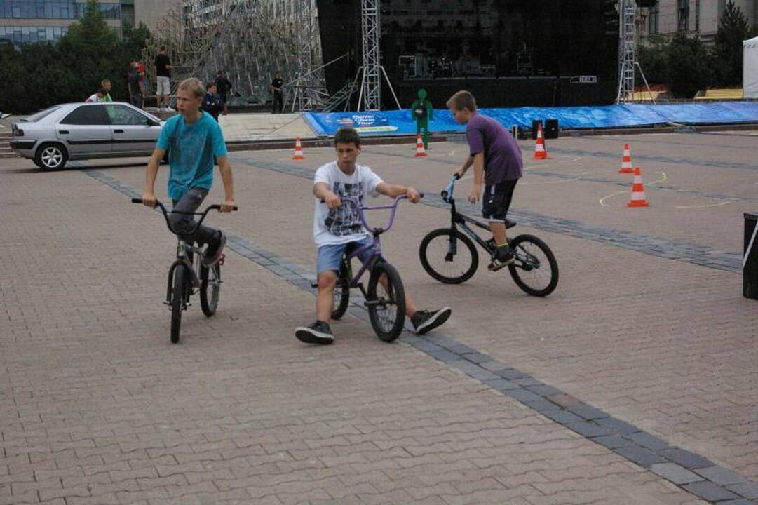 Sostinės gatves užvaldo dviratininkai