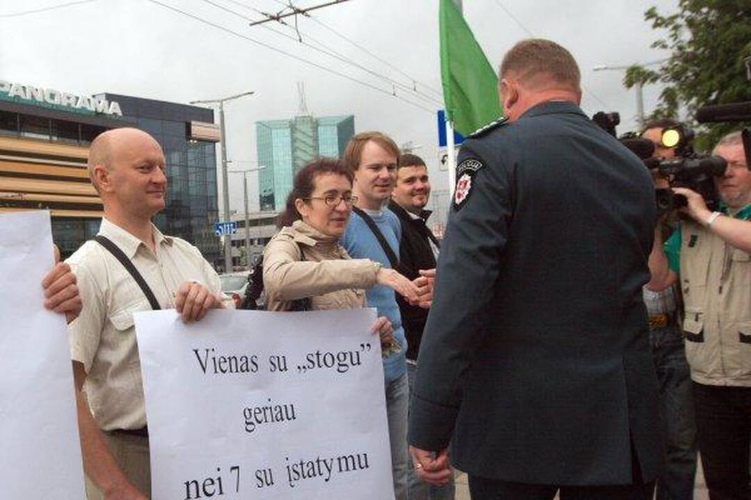Prie Policijos departamento – Kalvarijos kriminalistus remiančių kolegų protestas