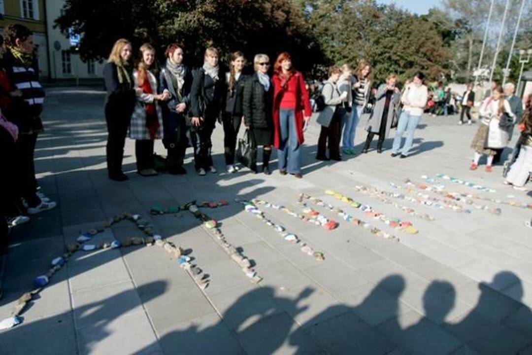 Žydų genocido aukos pagerbtos akmenų kauburėliais