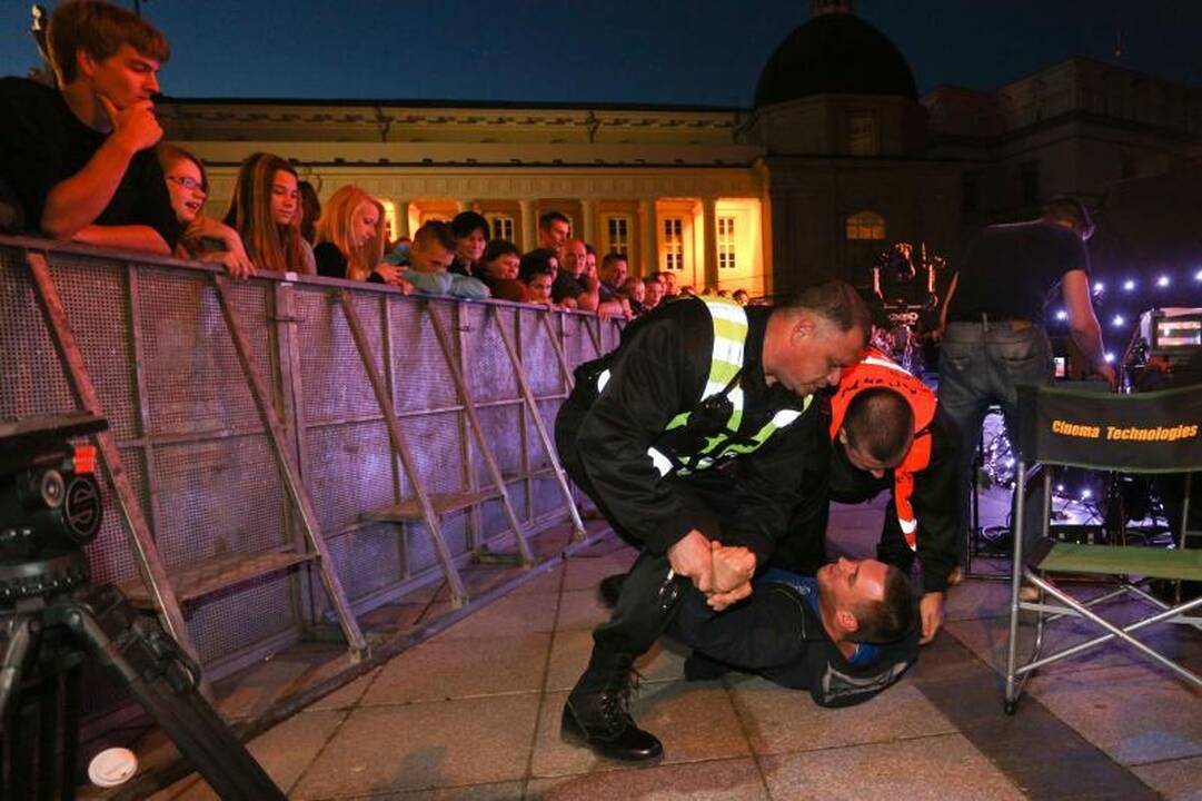 Koncerte prie Katedros neapsieita be incidentų