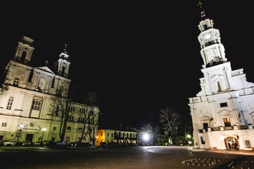 Kauniečiai kukliai paminėjo „Žemės valandą”
