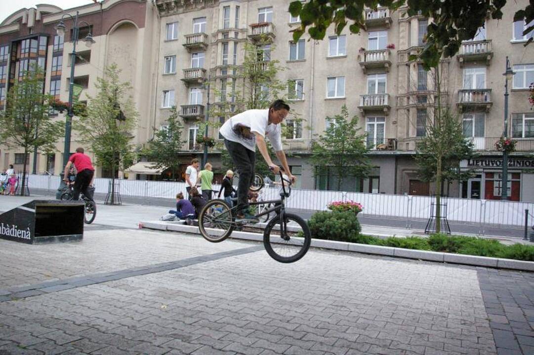 Sostinės gatves užvaldo dviratininkai