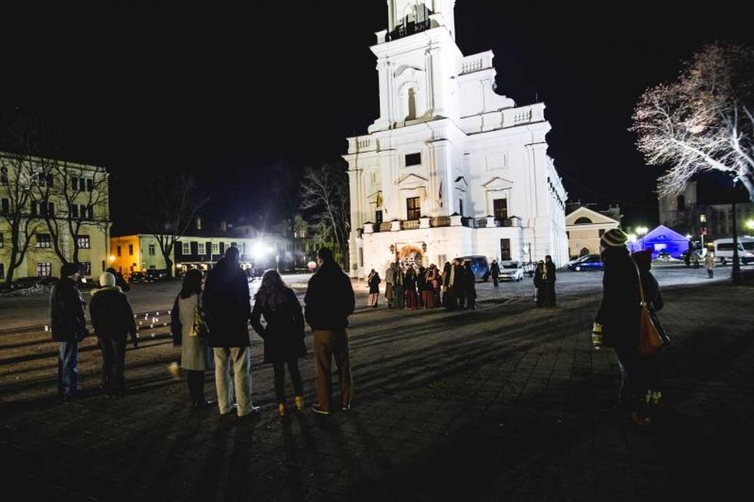 Kauniečiai kukliai paminėjo „Žemės valandą”