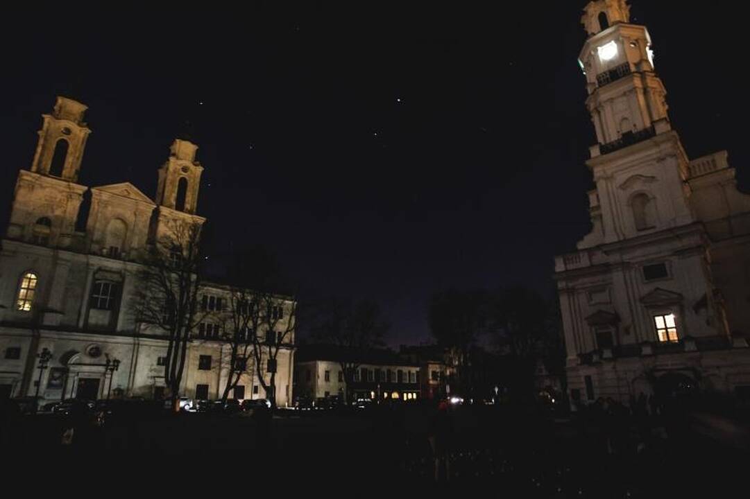 Kauniečiai kukliai paminėjo „Žemės valandą”