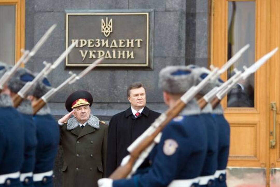 V.Janukovyčius prisaikdintas prezidentu, J.Tymošenko nesitraukia