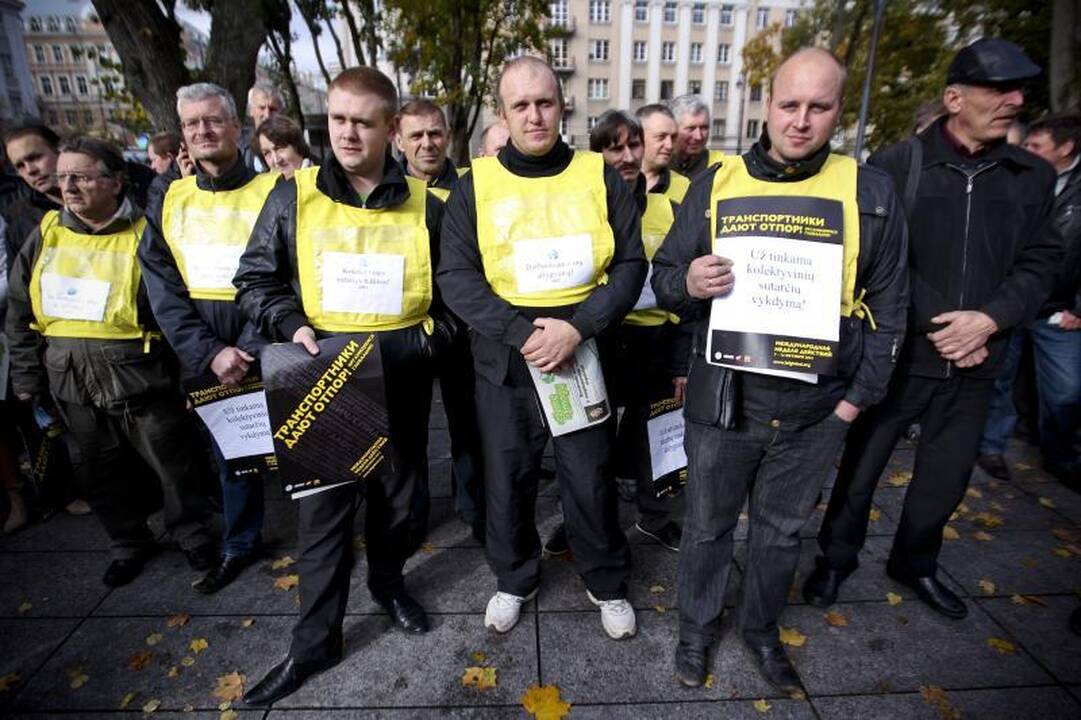 Vairuotojai: negalime vaikų prašyti apsieiti be pietų