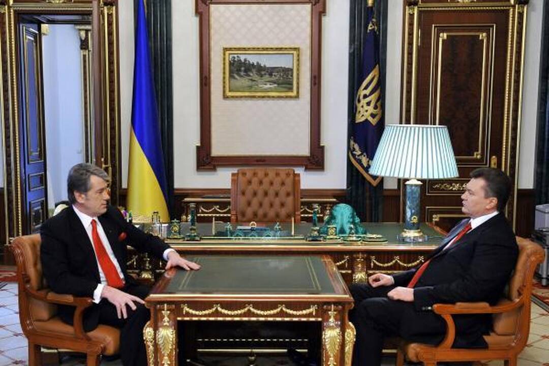 V.Janukovyčius prisaikdintas prezidentu, J.Tymošenko nesitraukia