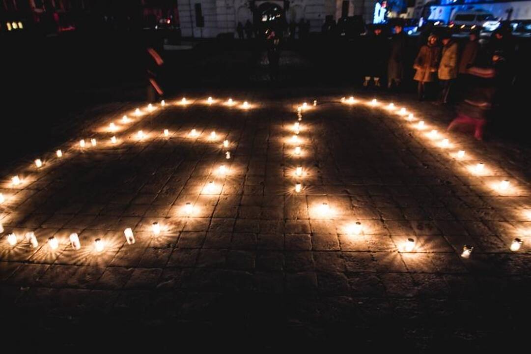 Kauniečiai kukliai paminėjo „Žemės valandą”