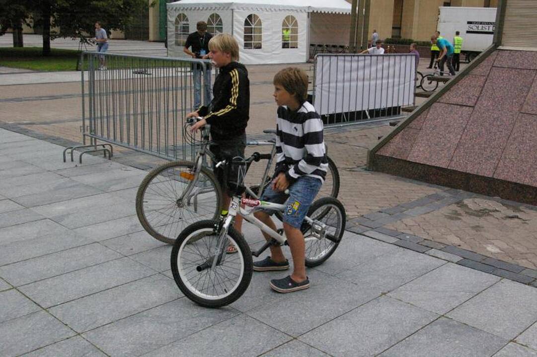 Sostinės gatves užvaldo dviratininkai