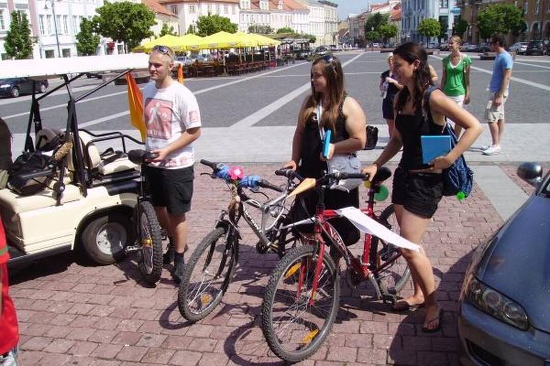 „Moksleivių garaže“ – nuo vieno iki keturių ratų