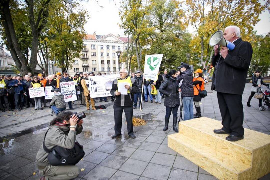 Vairuotojai: negalime vaikų prašyti apsieiti be pietų
