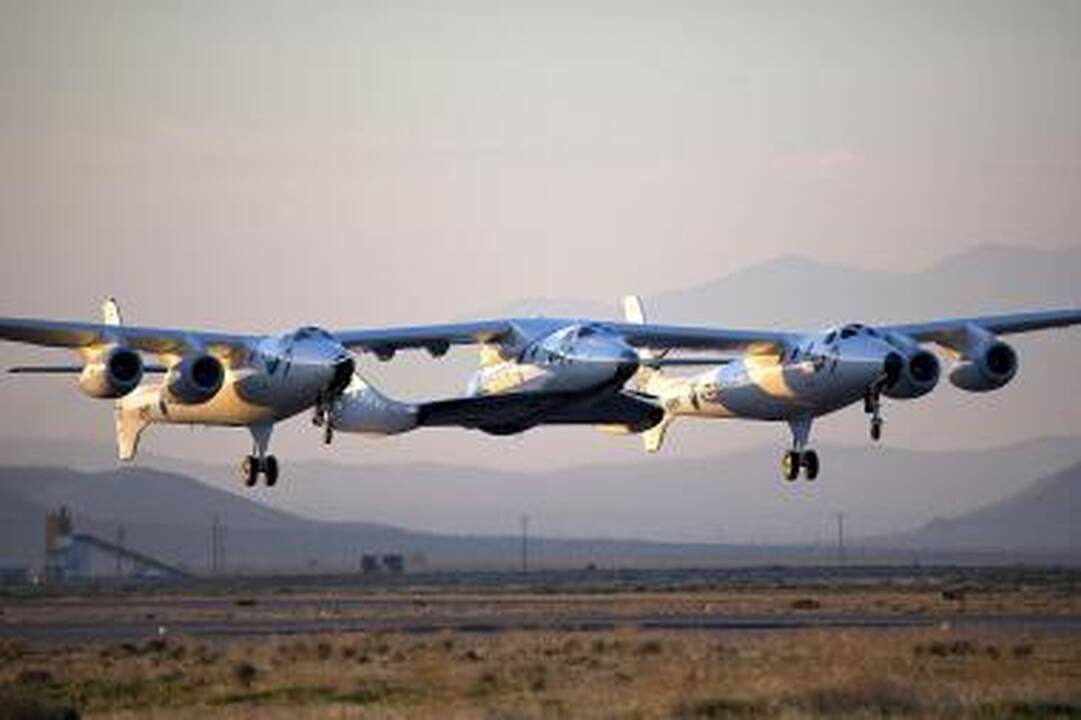 Pirmasis erdvėlaivio "SpaceShipTwo" sklendimo bandymas - sėkmingas