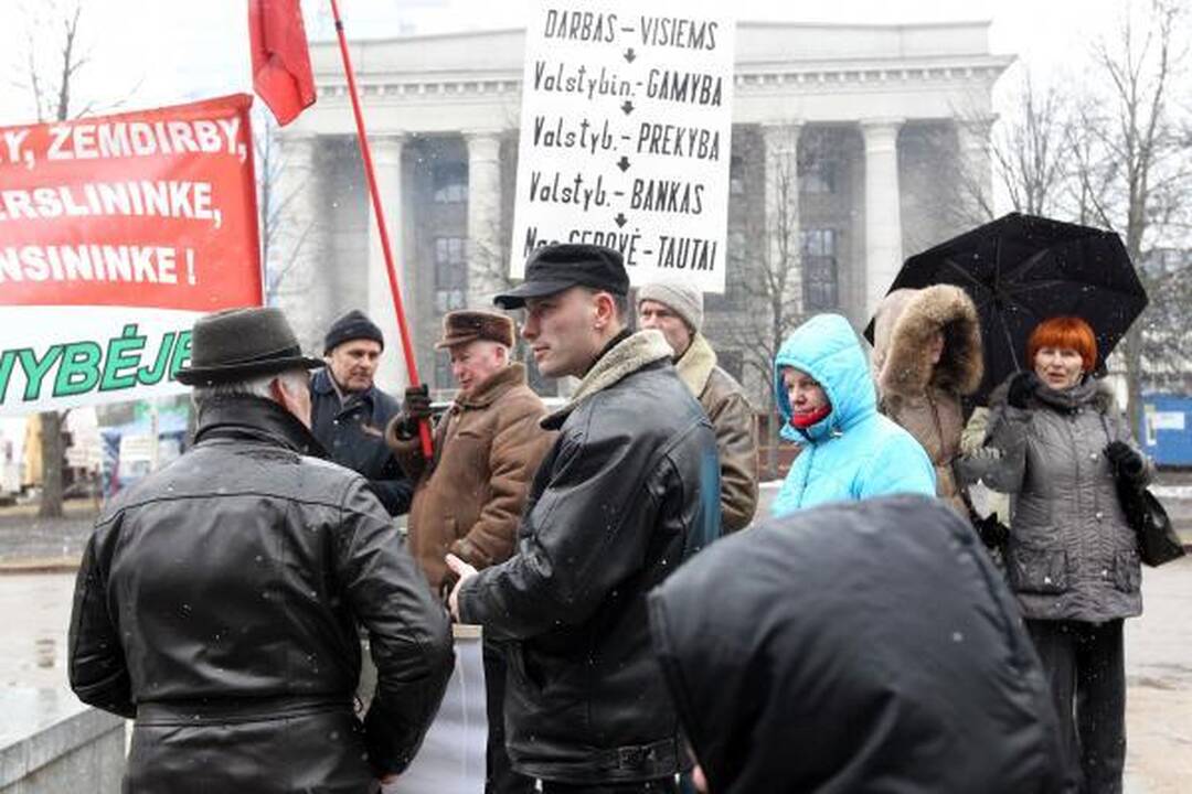 Profsąjungos žadėtos minios prie Vyriausybės nesurinko (papildyta)