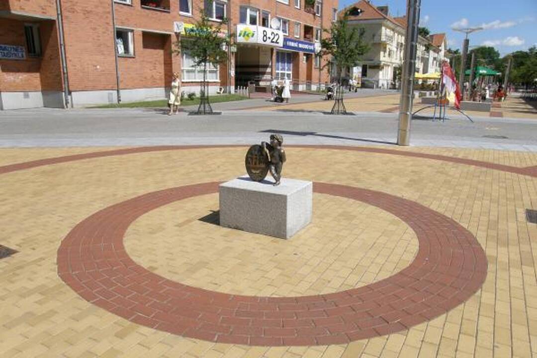 Bronzinis berniukas grįžo į savo vietą