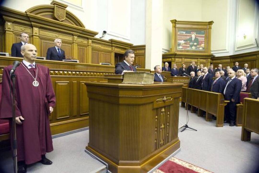 V.Janukovyčius prisaikdintas prezidentu, J.Tymošenko nesitraukia