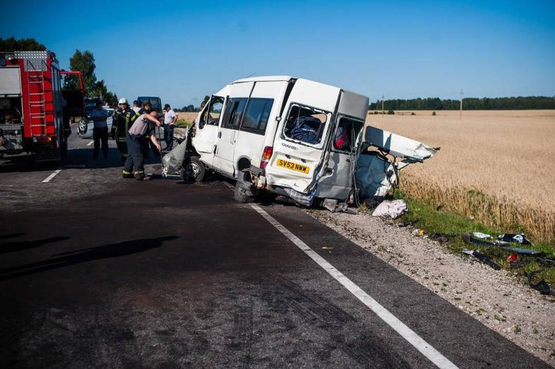 Netoli Kauno – 5 automobilių mėsmalė, 2 žuvo, 7 sužeisti (papildyta)