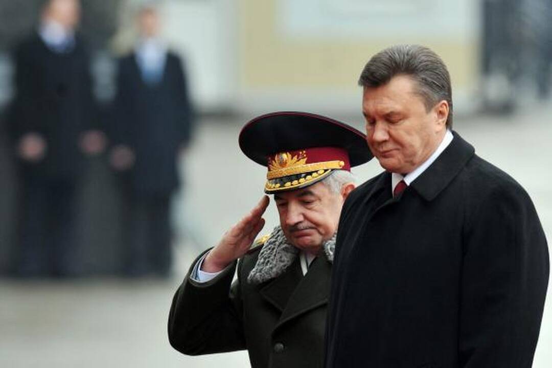V.Janukovyčius prisaikdintas prezidentu, J.Tymošenko nesitraukia