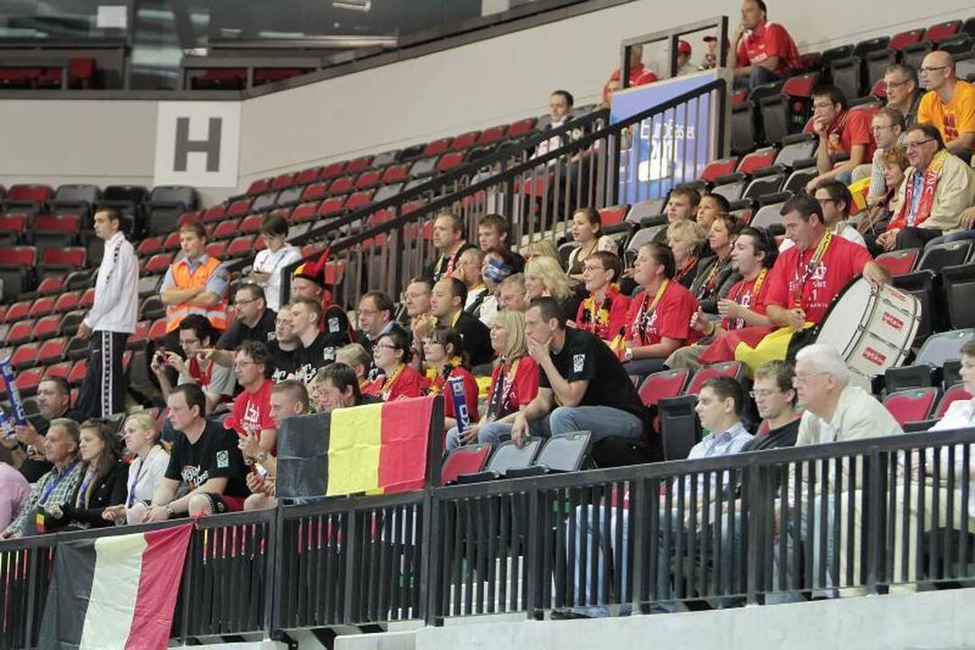 Belgų ir bulgarų dvikova – bemaž tuščioje arenoje