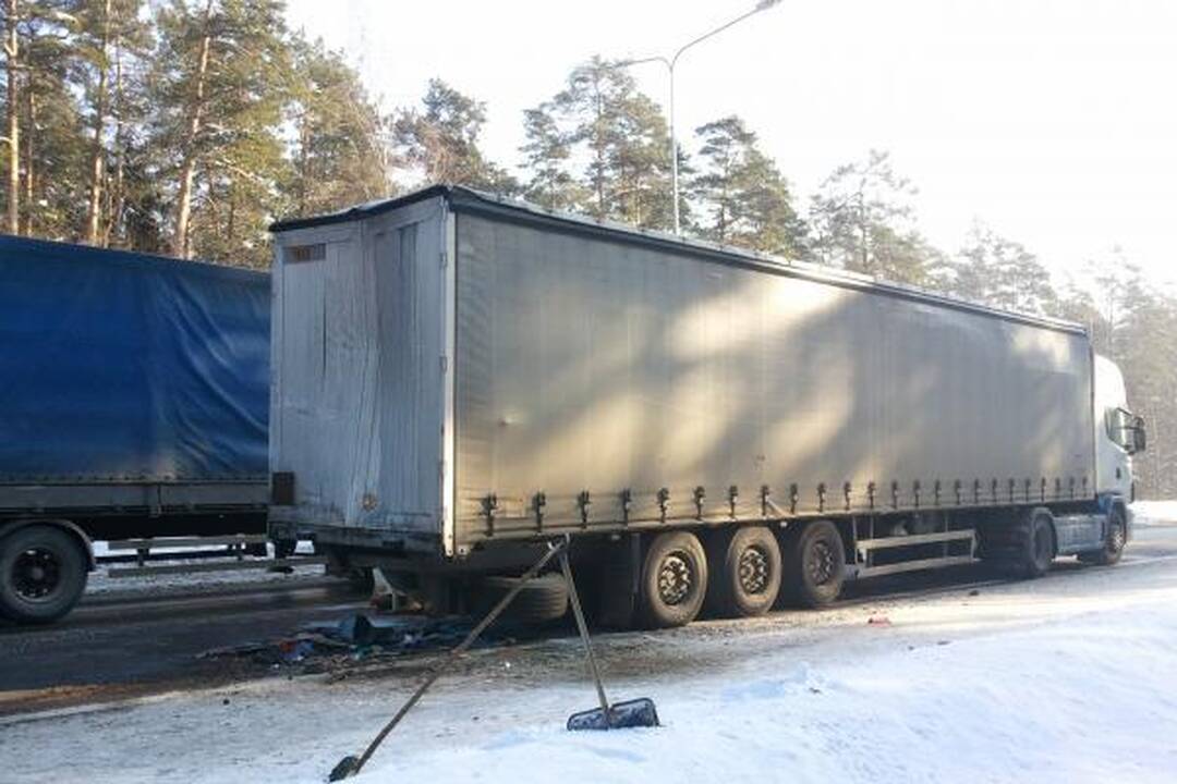 Prie Rumšiškių įvyko avarija, susidarė automobilių spūstys (papildyta)