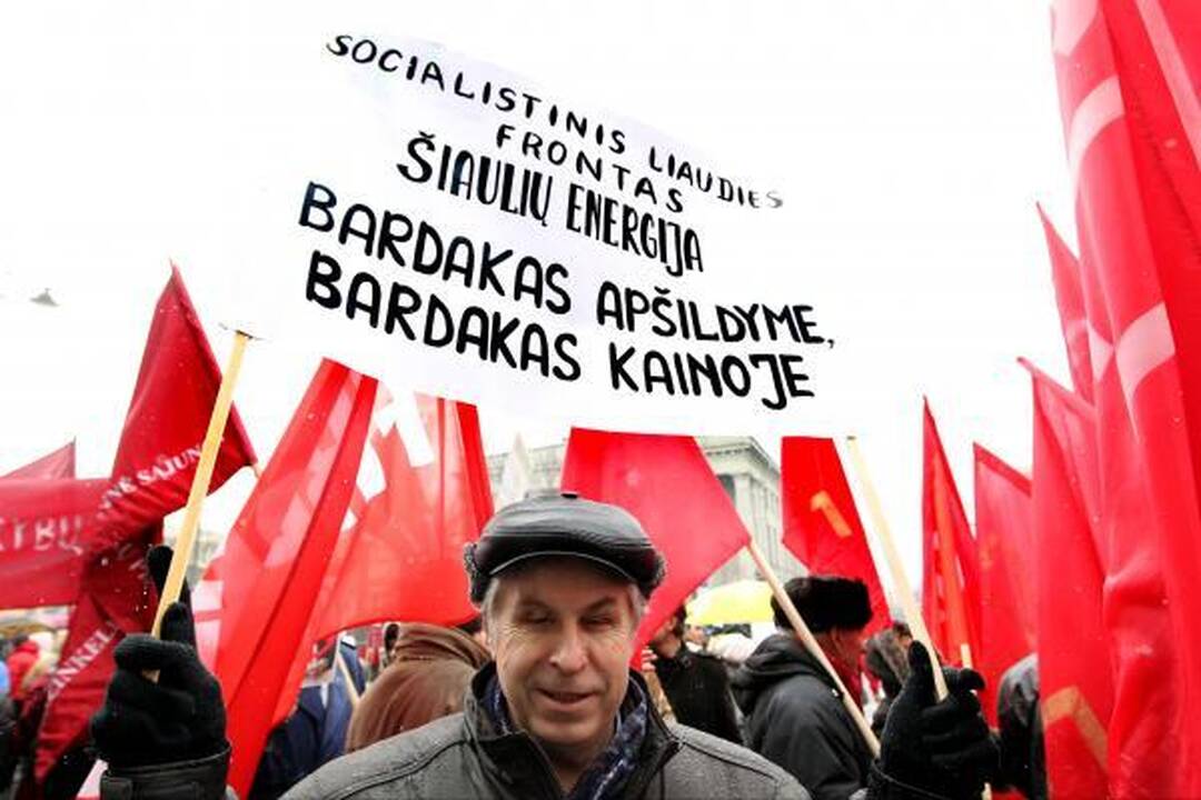 Profsąjungos žadėtos minios prie Vyriausybės nesurinko (papildyta)