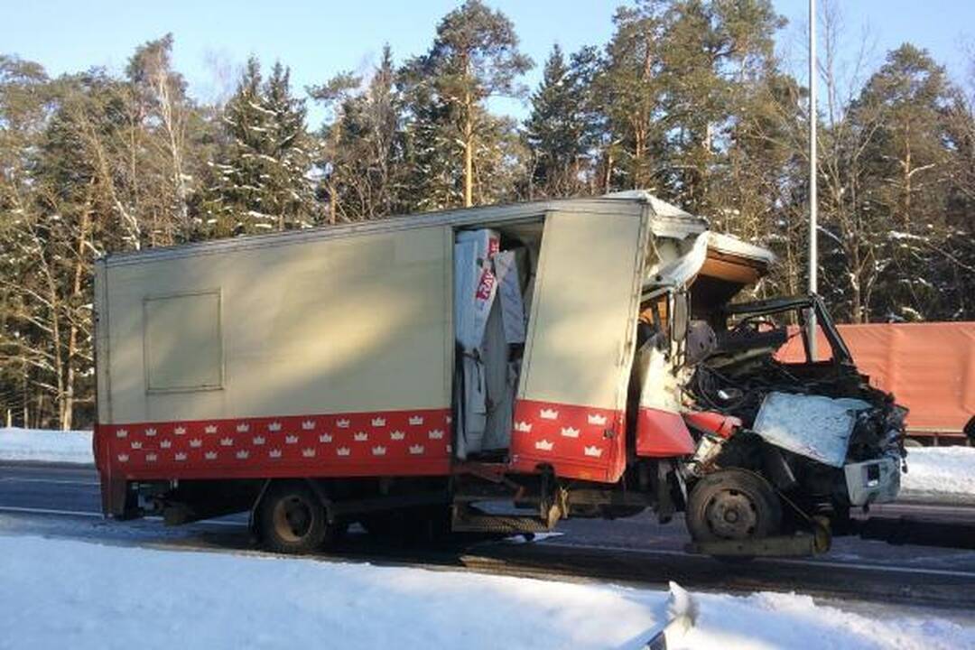 Prie Rumšiškių įvyko avarija, susidarė automobilių spūstys (papildyta)