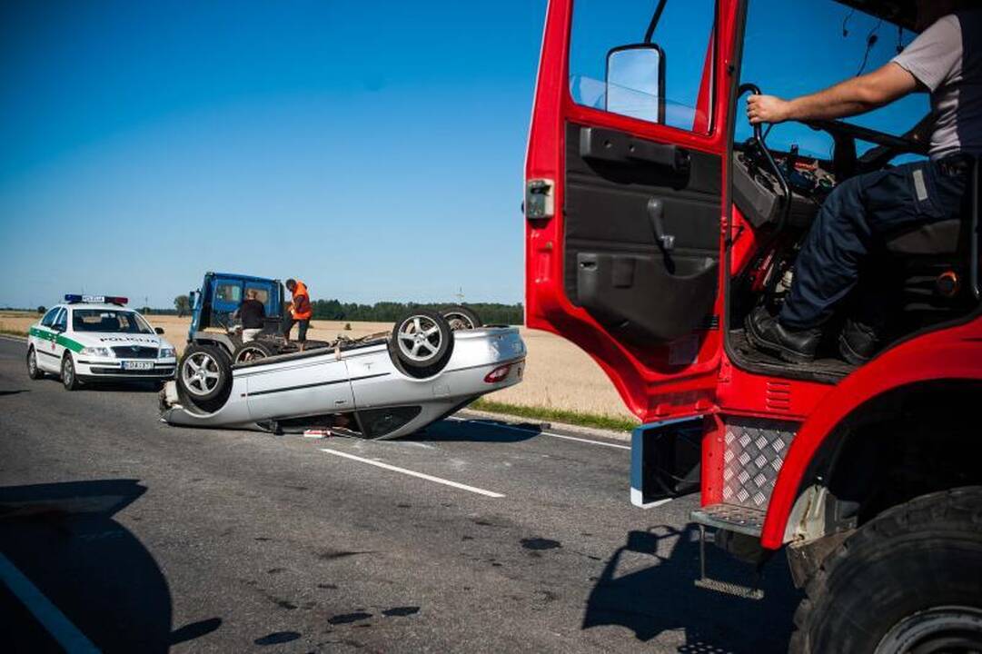 Netoli Kauno – 5 automobilių mėsmalė, 2 žuvo, 7 sužeisti (papildyta)