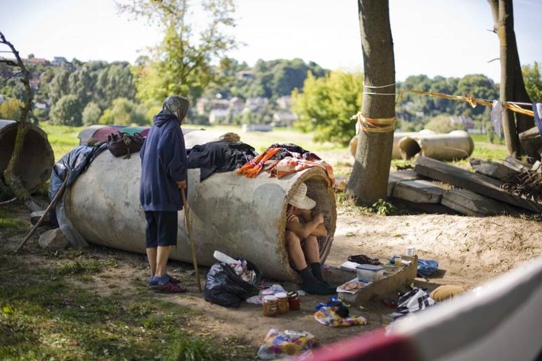 Nemuno salą okupavę benamiai užsivijo žurnalistus