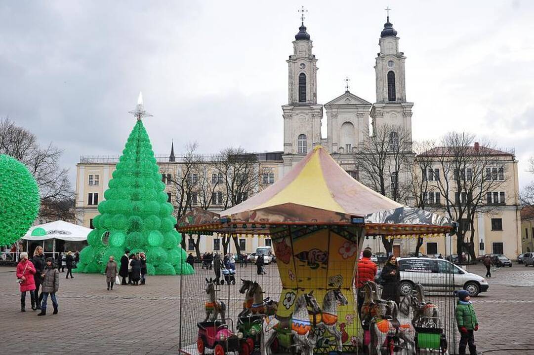 Maltiečiai Rotušės aikštėje dalijo sriubą