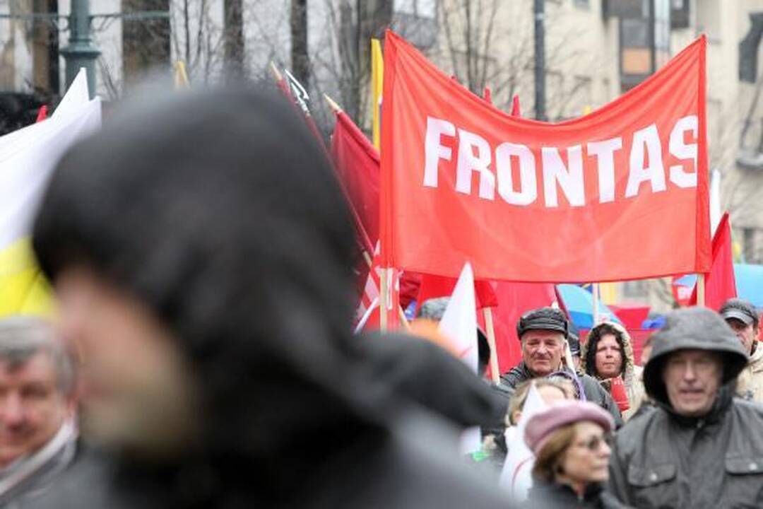 Profsąjungos žadėtos minios prie Vyriausybės nesurinko (papildyta)