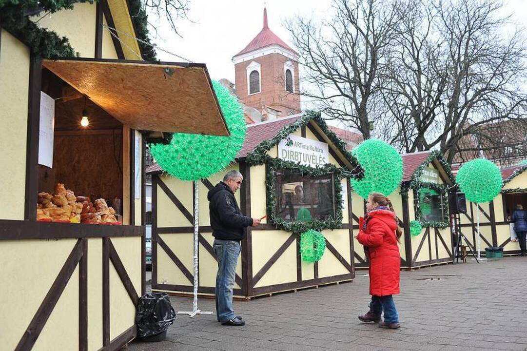 Maltiečiai Rotušės aikštėje dalijo sriubą