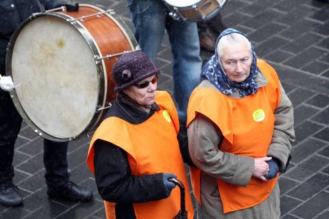 Profsąjungos žadėtos minios prie Vyriausybės nesurinko (papildyta)