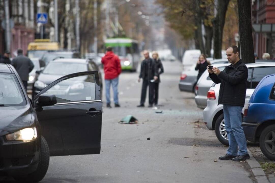 Kęstučio gatvėje per avariją sumaitoti keturi automobiliai