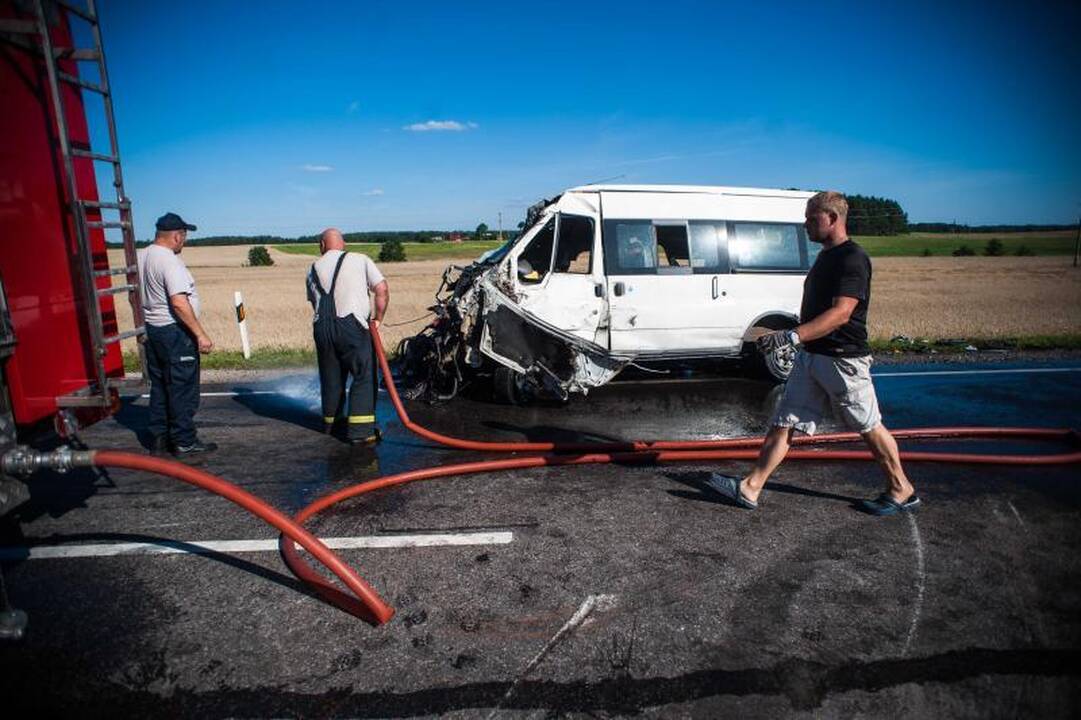 Netoli Kauno – 5 automobilių mėsmalė, 2 žuvo, 7 sužeisti (papildyta)
