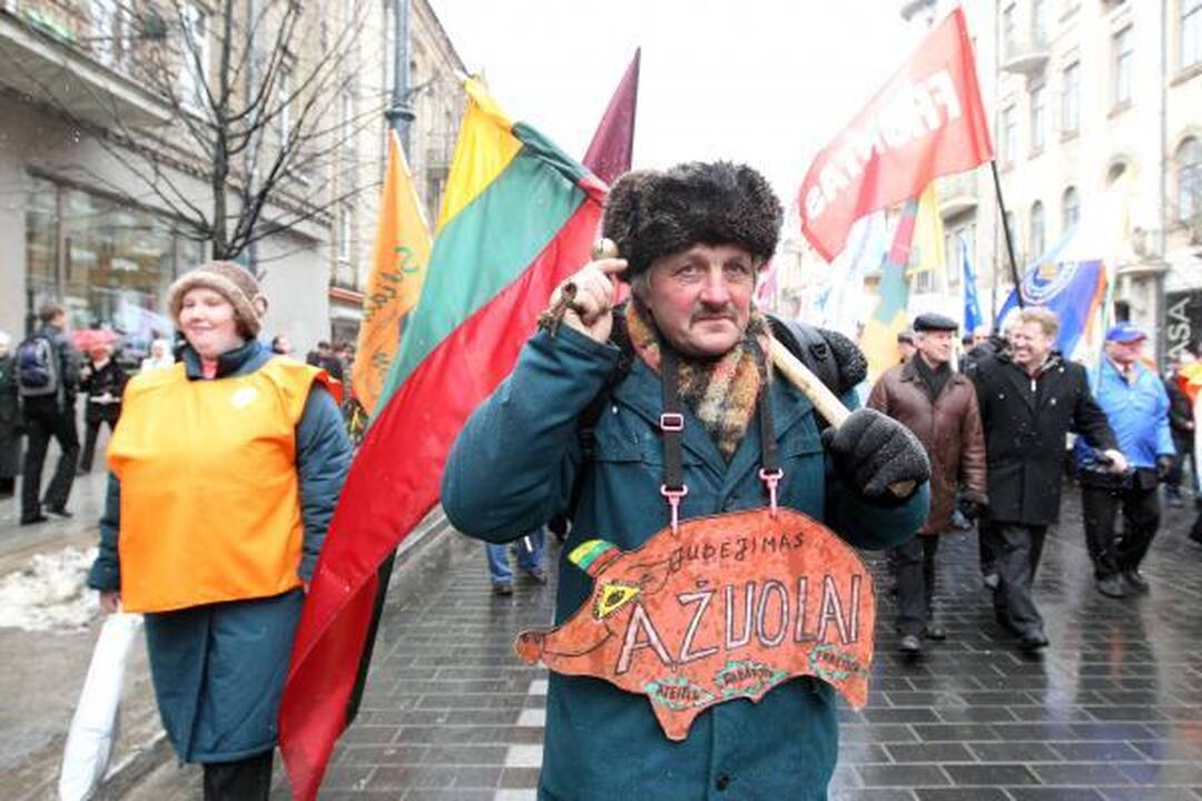 Profsąjungos žadėtos minios prie Vyriausybės nesurinko (papildyta)