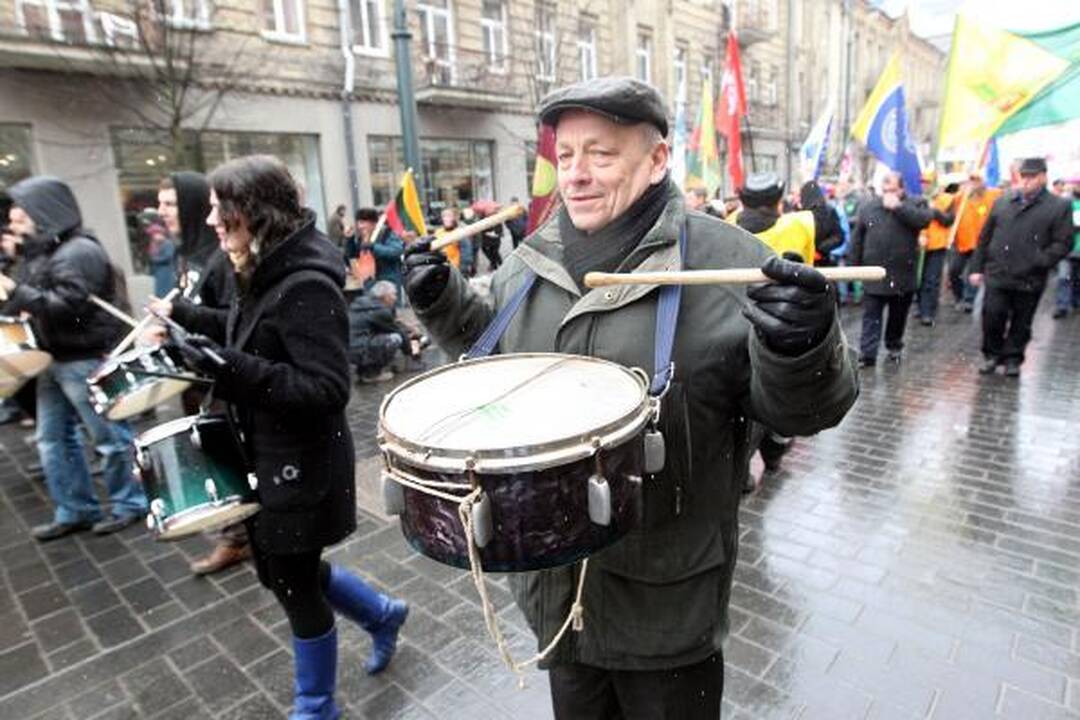 Profsąjungos žadėtos minios prie Vyriausybės nesurinko (papildyta)