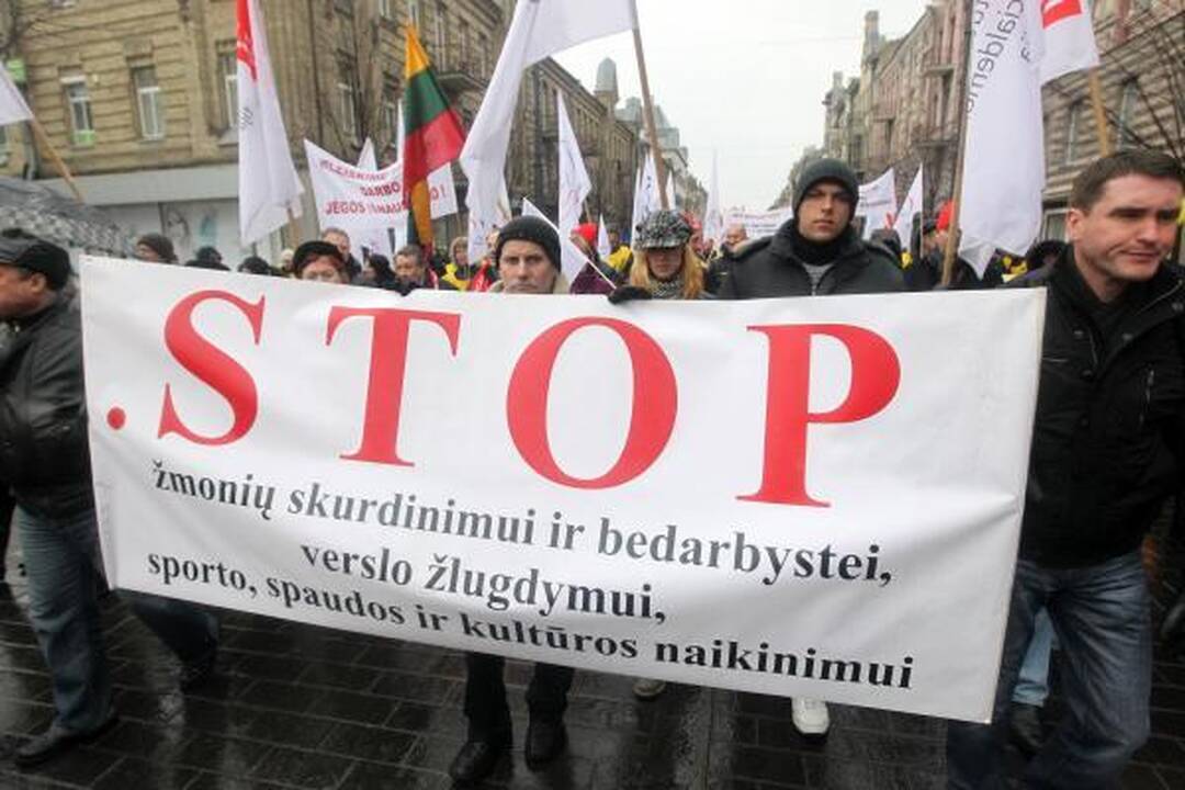 Profsąjungos žadėtos minios prie Vyriausybės nesurinko (papildyta)
