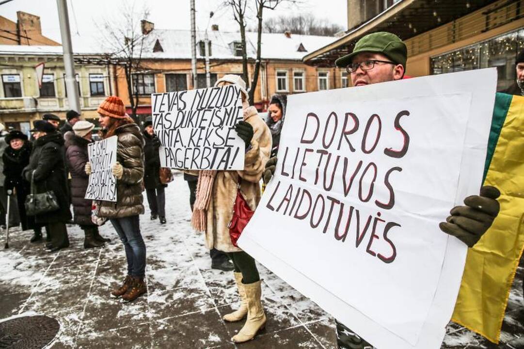 Piketuotojai Kaune piktinosi: „Mūsų vaikai –  ne pedofilų poreikiams!“