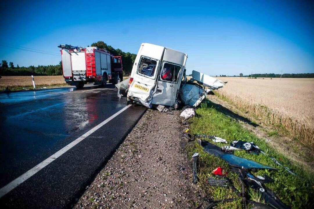 Netoli Kauno – 5 automobilių mėsmalė, 2 žuvo, 7 sužeisti (papildyta)