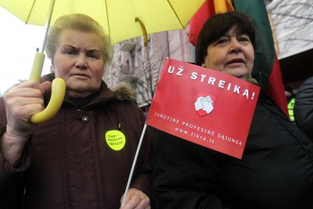Profsąjungos žadėtos minios prie Vyriausybės nesurinko (papildyta)